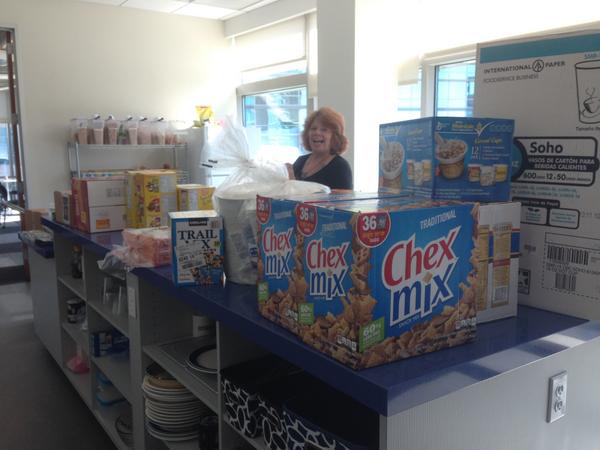 ComcastSV's tweet photo. It's Costco day at Comcast Silicon Valley! First rule of project management: Feed the engineers! http://t.co/pmUKYkX0XX