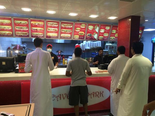 Vee0051's tweet photo. أفضل لذيدة الكبير مطاعم فهد http://t.co/QVEGcioFVE