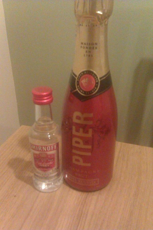 kenderwick's tweet photo. Home sweet Home. Little night cap while digesting thoughts before bed maybe? #TessEC14 #tessnet http://t.co/0frOG8Nskf
