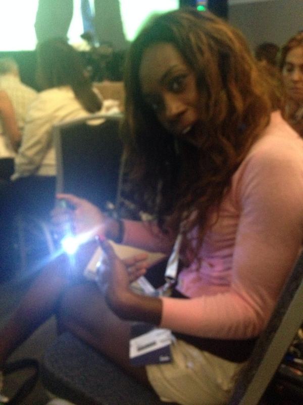 KBistriceanu's tweet photo. #qbconnect pulling out all the stops #flashlightpen  @DanethaDoe http://t.co/qpTbg1xXHv