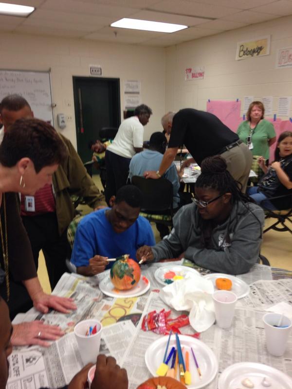conwayavid's tweet photo. Senior AVID Pumpkin painting with Cirino and Cav's class= total success!!! #waytostepup http://t.co/vc2ccE2gXi
