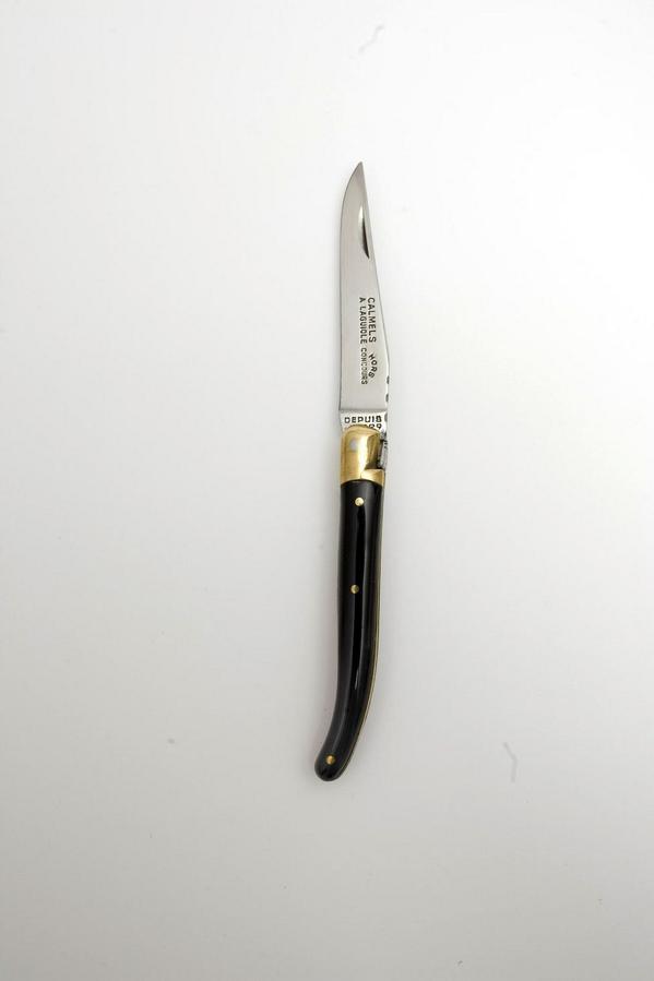 libe's tweet photo. La justice européenne rend son nom au couteau Laguiole http://t.co/IEZEew0KOy http://t.co/lQax79MIvm