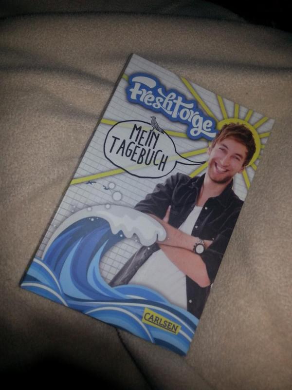 LeaWls's tweet photo. #sagmalFresh Ich lese gerade dein Buch &amp; was machst du ? ;) http://t.co/gOYgwzXHGy