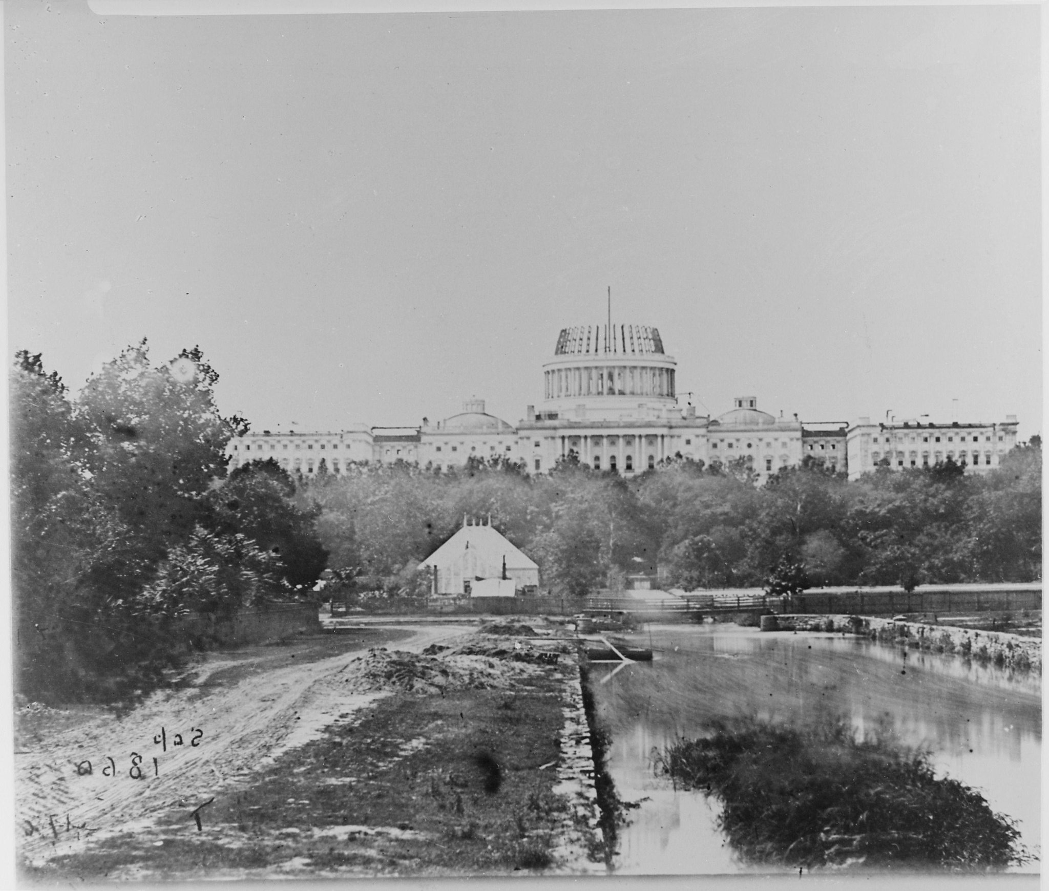 Picture of United States Capitol in 1860 