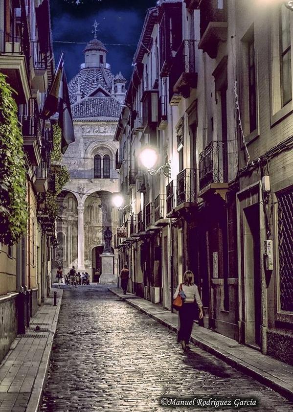 GranadaenFotos's tweet photo. Calle Ancha de Santo Domingo http://t.co/2PX26xVXFR