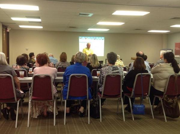 alertresponse's tweet image. Terry Sutton giving a CEU at the TAGS quarterly meeting.  Great topic - "Helping The Hoarder"