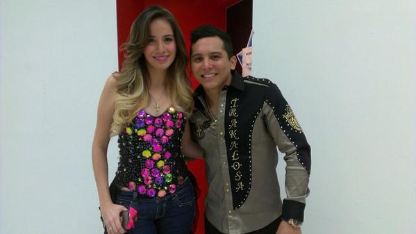 Remex_Music's tweet photo. Hace momentos @bandatrakalosa y @xitlaliSar en @genteregiatv y conviviendo con 2 niños con capacidades diferentes http://t.co/2mIfYKMvG1