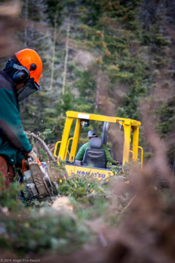 AngelFireResort's tweet photo. Our crew is expanding runs and preparing the mountain for winter. #AngelFiredUp #afresort #mountainlife http://t.co/QN6Wn6X7Ow