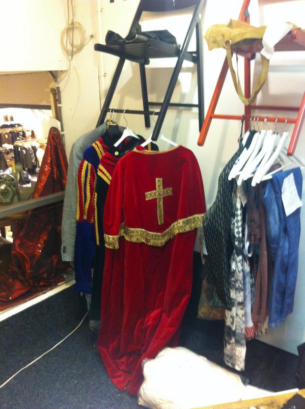 TheSewingComp's tweet photo. Ook sinterklaas laat zijn tabbert stomen bij The Sewing Company! http://t.co/dIMeZC120Z