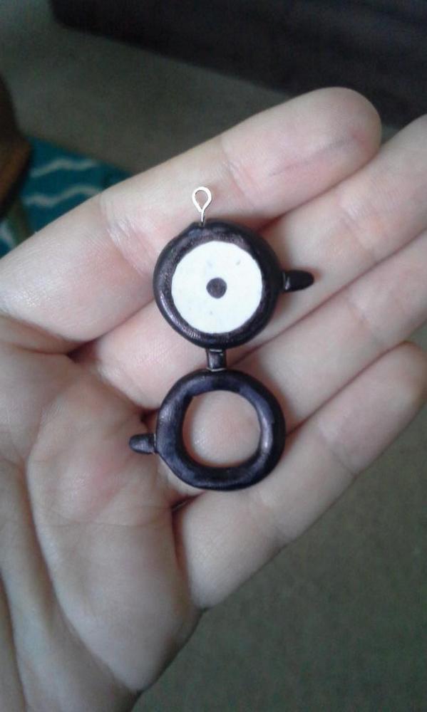Bard_of_the_90s's tweet image. Feeling crafty today, so Imade a pendant and Sharpied it for colour. :D #unown #myinitial #unownlooksoderpy