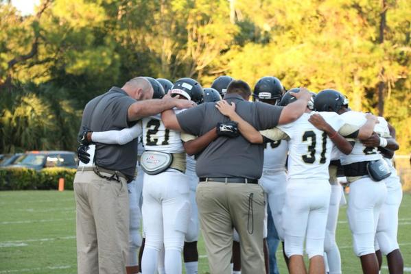 CharlesTheGr8's tweet image. #OakleafFootball 🏈 👀 🌟 📷