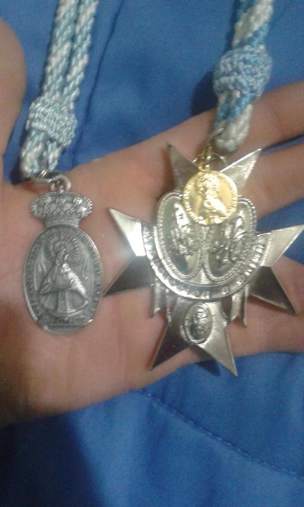 Estas dos GRANDES MEDALLAS son como dos estrellas en mi vida...Siempre estan ahi !!!! <a href="/ResuySalud/">ResuySaludAlcala</a> y #VirgendelVal