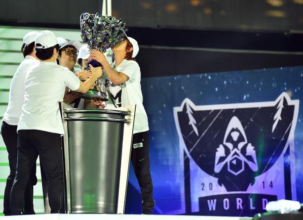 GAMDIAS_UK's tweet photo. How many of you guys watched the @lolesports 2014 #Worlds Grand Final on Sunday? Can anyone stop #SamsungWhite? - http://t.co/o3oo3WcyVH