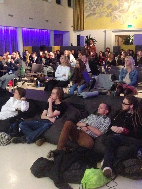 floorHvA's tweet photo. Het is een indrukwekkende avond bij @floorHvA met @MoviesMatter @UAFnl #studentsthatmatter. 2e film was #chicagogirl http://t.co/w3OQQ4idbp
