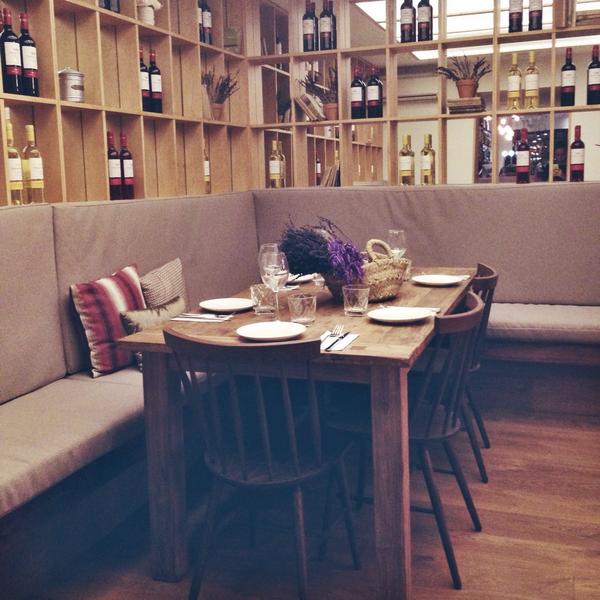 StylebyBru's tweet photo. Nuestro rincón favorito de @Cocomobcn #reserva45 #cocomobcn #cocomolovesbloggers http://t.co/iBMb35CIu8