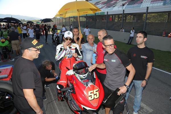 MassimoRoccoli's tweet photo. #bestphoto #mugello #Civ2014 #bestumbrella http://t.co/eClN5hLMzw