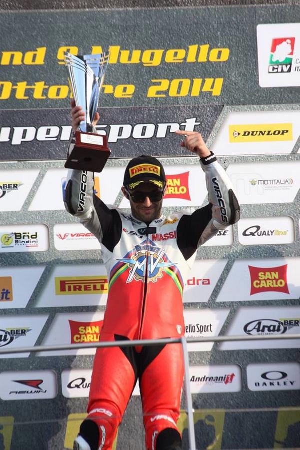 MassimoRoccoli's tweet photo. #bestphoto #mugello #Civ2014 #bestumbrella http://t.co/eClN5hLMzw