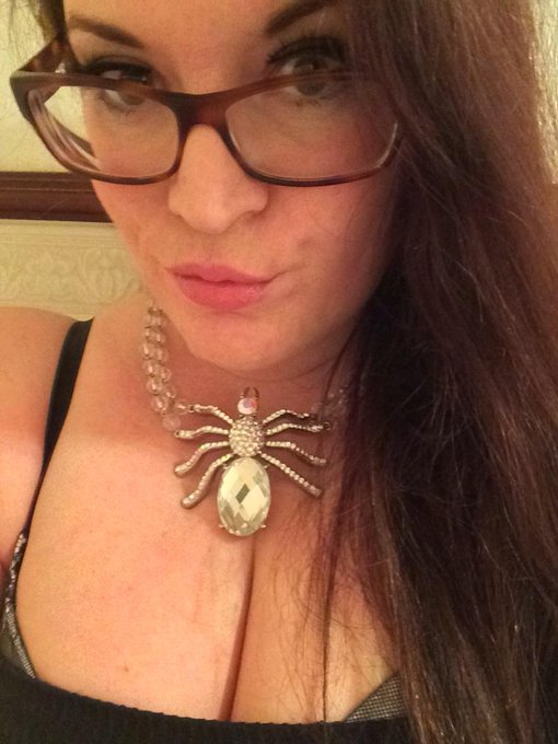 Heading out to get my much needed drink on! http://t.co/ul2D552sVb<a href="/tag/cleavage"class="tags"><span>#cleavage</span></a>