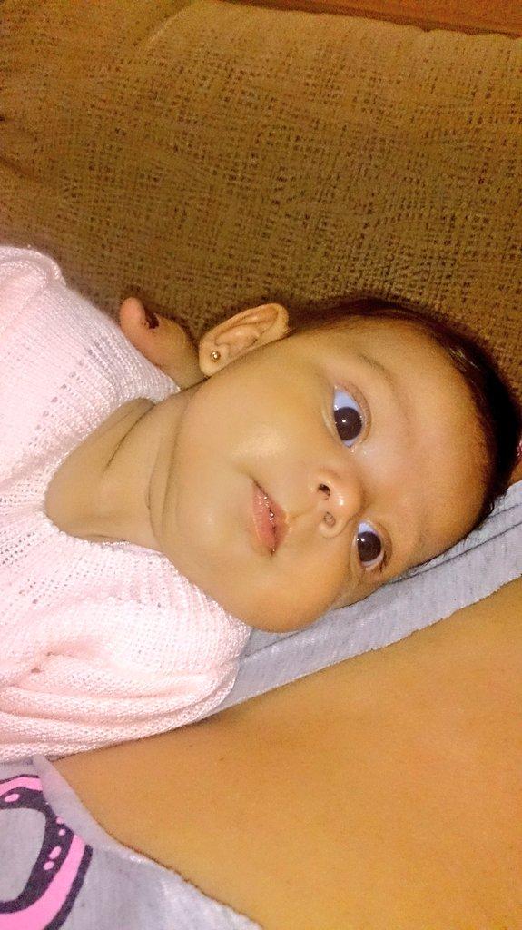 antonioleiva12's tweet photo. Ya tiene mi niña las uñitas corta :) te quiero http://t.co/7vUa1iVCiz