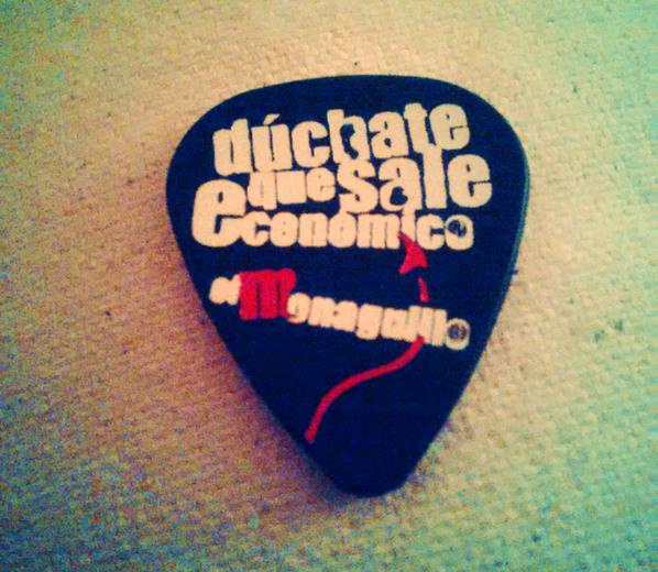 LuckyDadosOffic's tweet photo. Estrenada este fin de semana en #Tapapies2014 regalo del gran @MonaParroquia , thnks bro, it rocked! #rockpick http://t.co/2xTz9fyPMB