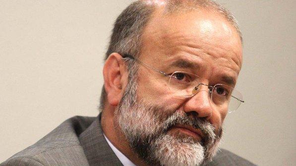 Ferrugem31's tweet photo. que surpresa! @VEJA: Tesoureiro do PT citado no petrolão é delegado da campanha de Dilma http://t.co/YOSzdU7sn0 http://t.co/GqRMxlFFFu”
