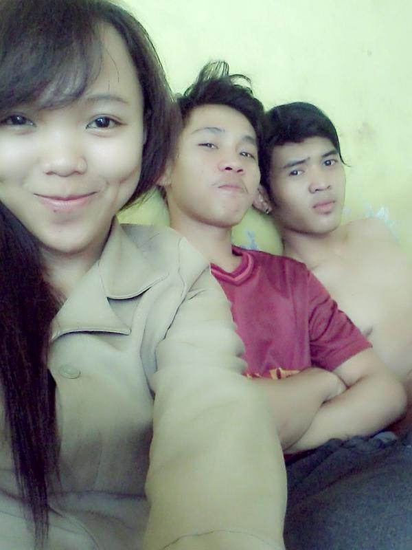 AnhaZainab's tweet photo. Miss you sama cowo yg ditengah :* @AnwarSanta http://t.co/DcrBdHsHd7