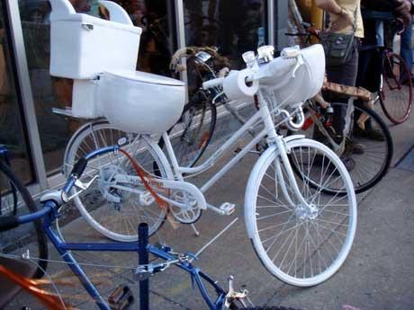 OmLoopLock's tweet image. Sculpture called FLOWMASTER. No more worrying about someone stealing your bike while you bathroom break it #BikeLife