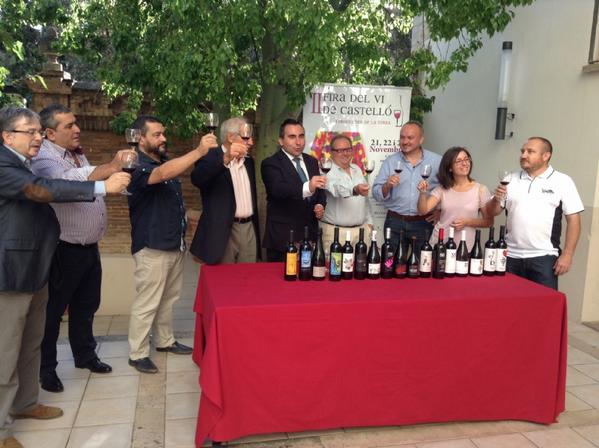 CSNFiestas's tweet photo. Presentada la II edición de la Fira del vi. Más info en http://t.co/9K8M1gpsmt http://t.co/2m4hyaS3tj