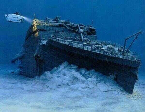 _Paisajes_'s tweet photo. Foto real del 'Titanic' hundido en el fondo del océano. http://t.co/QlzBv0o5d7