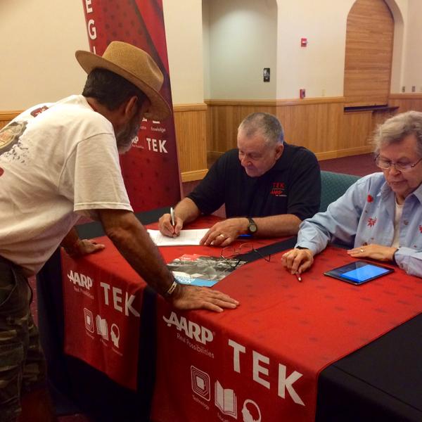 GetAtSoto's tweet photo. Full house @ #AARPTEK Brownsville #AARPRGV @byrditoldme, @AARP teach folks 50+ to use smartphones/tablets #2DayEvent http://t.co/7oWS0pIKPB