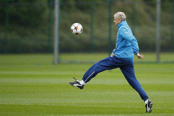 Happy 65th Birthday to the biggest Arsenal lover ever. The man whos dedicated his life to this club, Arsene Wenger! 
