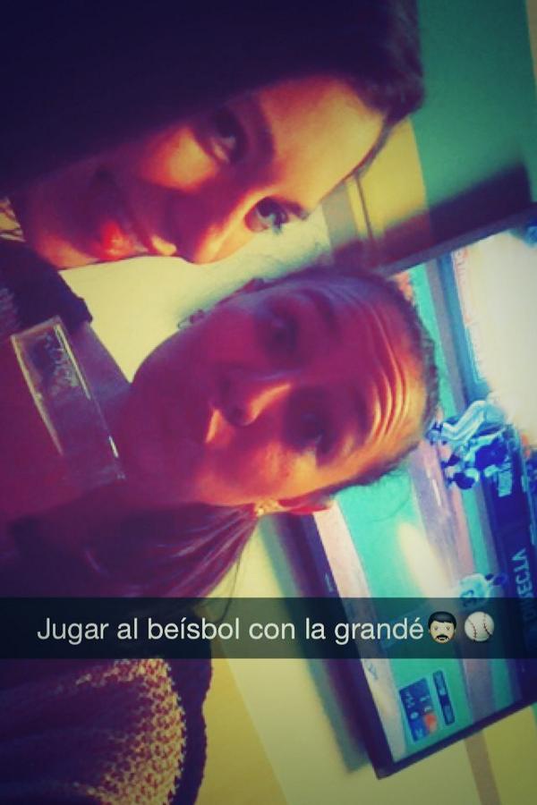 yelyahskarsten's tweet photo. Translation: to play baseball with my big #mybigthooo #roundtable #sacstate #gogiants #whatisbaseball #jk #beerrrr 😍🍻 http://t.co/D82QHuP2Wz