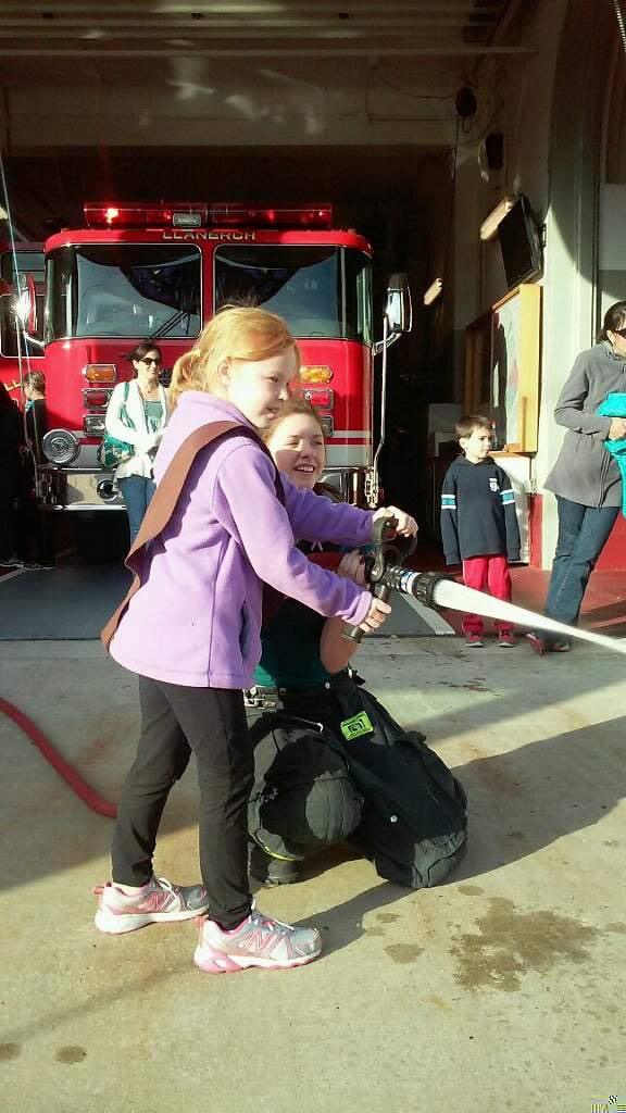 LlanerchFire's tweet photo. Our local Chatham Park @girlscouts Brownie Troop visited us for some #FirePreventionMonth activities! http://t.co/HRDsoSIBcC