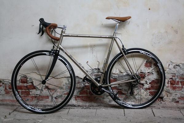 KVAstainless's tweet photo. Interview with Chris van der Gaag of @DMPbikes http://t.co/dz3SvPS3PJ
#cycleporn #bicycles #bicyclelife #handmade http://t.co/i7SurTcT6T