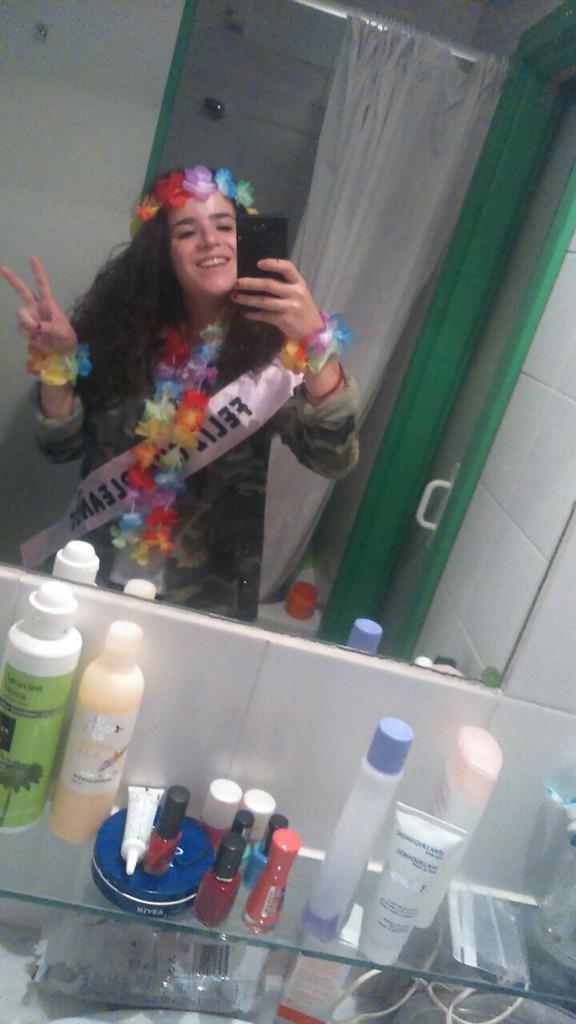 SofialovesBb's tweet photo. Felicitar por última vez a la Clara sus 18, espero q esta noche encuentres a tu yema!!A por todos :P tek @SolerClara http://t.co/e4RW81UXWd