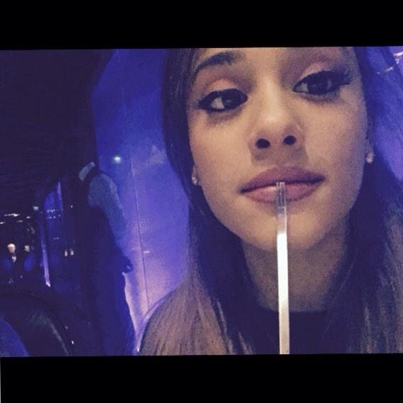 GrandeForLife_'s tweet image. ARIANA IS LITERALLY THE DEFINITION OF PERFECTION!!!
@ArianaGrande #Perfection #TinyFork #Beautiful 😍😍😍😍😍💙💙💙💙💙