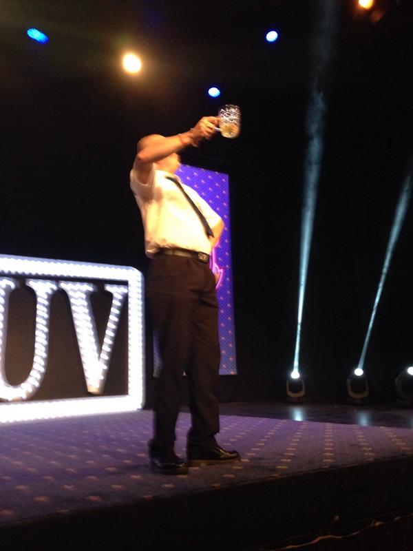 info_far's tweet photo. Insulted by @almurray at his live show on Sunday... Awesome show!!! http://t.co/pGwzyy5qxE