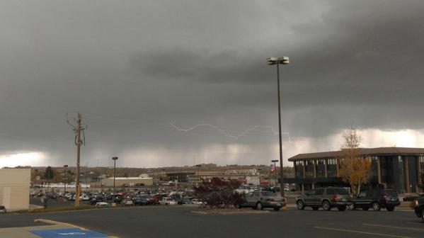 DesertDemonWY's tweet photo. New and improved rain shafts, *now with #lightning ⚡ #wywx #cellphonepix http://t.co/CGjPDTTDNx