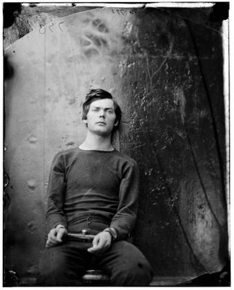 HistoriaDiceQue's tweet photo. El co-conspirador del asesinato de Lincoln: Lewis Payne, retenido en custodia federal antes de su ejecución en 1865. http://t.co/ARnpIGtU3P