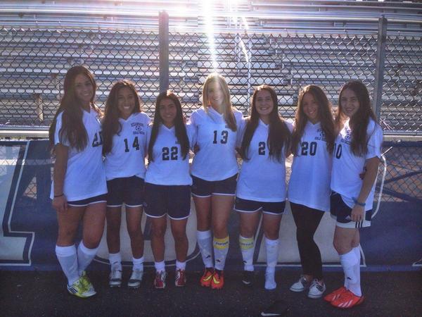 OsideSports's tweet photo. Congrats to the #OGVS seniors on leading the team to a playoff spot! #SailorNation http://t.co/koAguMvTml
