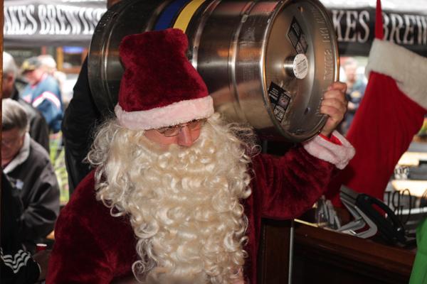ClevelandScene's tweet photo. 20 Photos from the Christmas Ale First Pour at Great Lakes Brewing Company 
http://t.co/2uyaxXOazq @GLBC_Cleveland http://t.co/EVDiNRVA5v