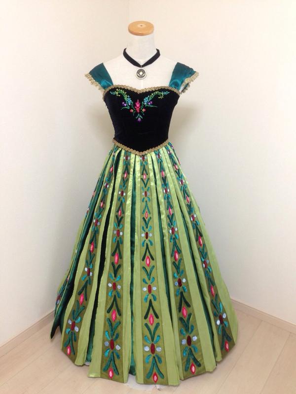 Twitter இல Tsugumi アナの戴冠式ドレス完成 肩の羽みたいな袖は張りのあるオーガンジー作りましたv 後は髪飾りだけです Dハロ仮装 Http T Co Eezdy9tsuf