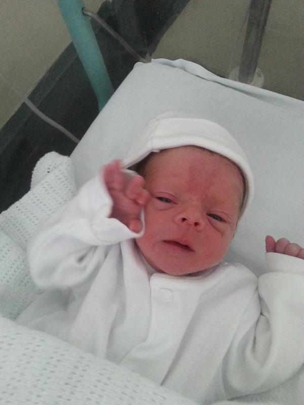 JeEvans40's tweet photo. Our new baby boy Charlie Roy Evans norn 17th October 2014 proud dad and mummy Rachael Bayliss #our world http://t.co/8kue3dLGRl