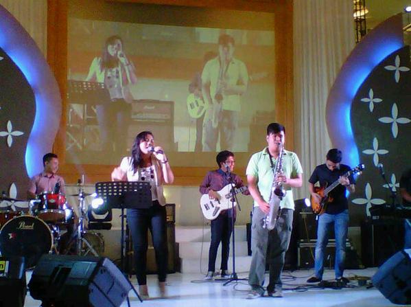 Haha.. :) RT <a href="/andaru_abisatya/">Uus Trie</a>: I'm speechless about it.. <a href="/RencangJazz/">Rencang Band</a> with <a href="/Baruch_Sax/">Blessed</a> #JiTM <a href="/JAZZNGiSORiNGiN/">Jazz Ngisoringin SMG</a> so cool