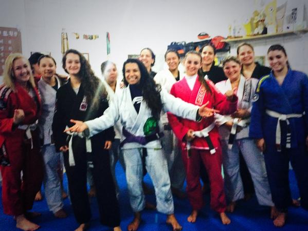 VanessaVbsousa's tweet photo. Colhendo o que está sendo plantado! #Orgulho Sem palavras... #porradaria #bjj #jiujitsu #scorpyon #dbtubarao http://t.co/07P0AmZFl0