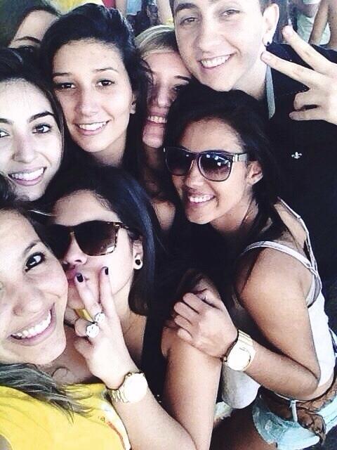 victorialatini's tweet photo. o que o álcool une em Porto Seguro ninguém jamais separa!!!! ❤❤❤ #formafolia http://t.co/9K8Qr5SpYt