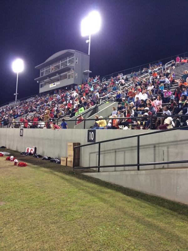 TimWilder7's tweet photo. Wiregrass Middle School Football Championship game between Carver Middle (Dothan) and Honeysuckle Middle (Dothan). http://t.co/d6xEs8dXVB