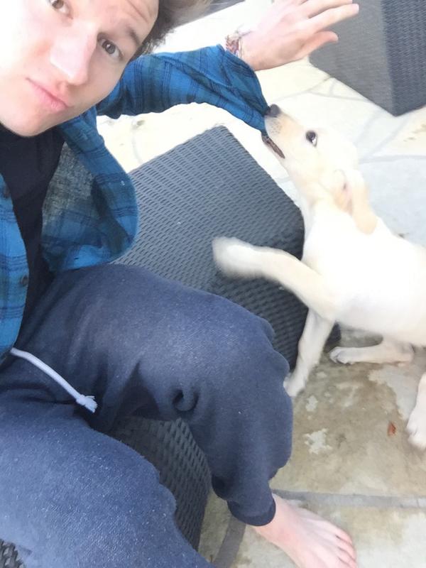 RickyPDillon's tweet image. ITS IMPOSSIBLE TO TAKE A SELFIE WITH HER