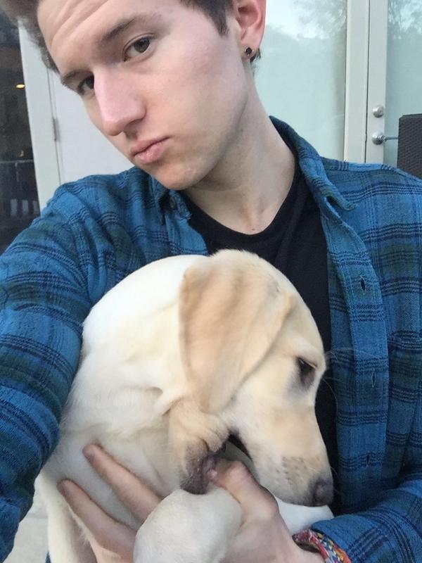 RickyPDillon's tweet image. ITS IMPOSSIBLE TO TAKE A SELFIE WITH HER