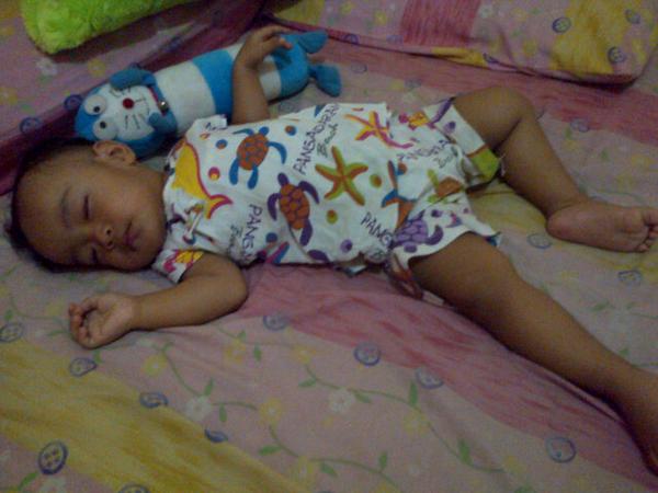 peeweewiwiw's tweet photo. Tidur lagi buuu @b4rli (◦˘з(˘́⌣˘̀◦ ) http://t.co/cj6DRsDHAH